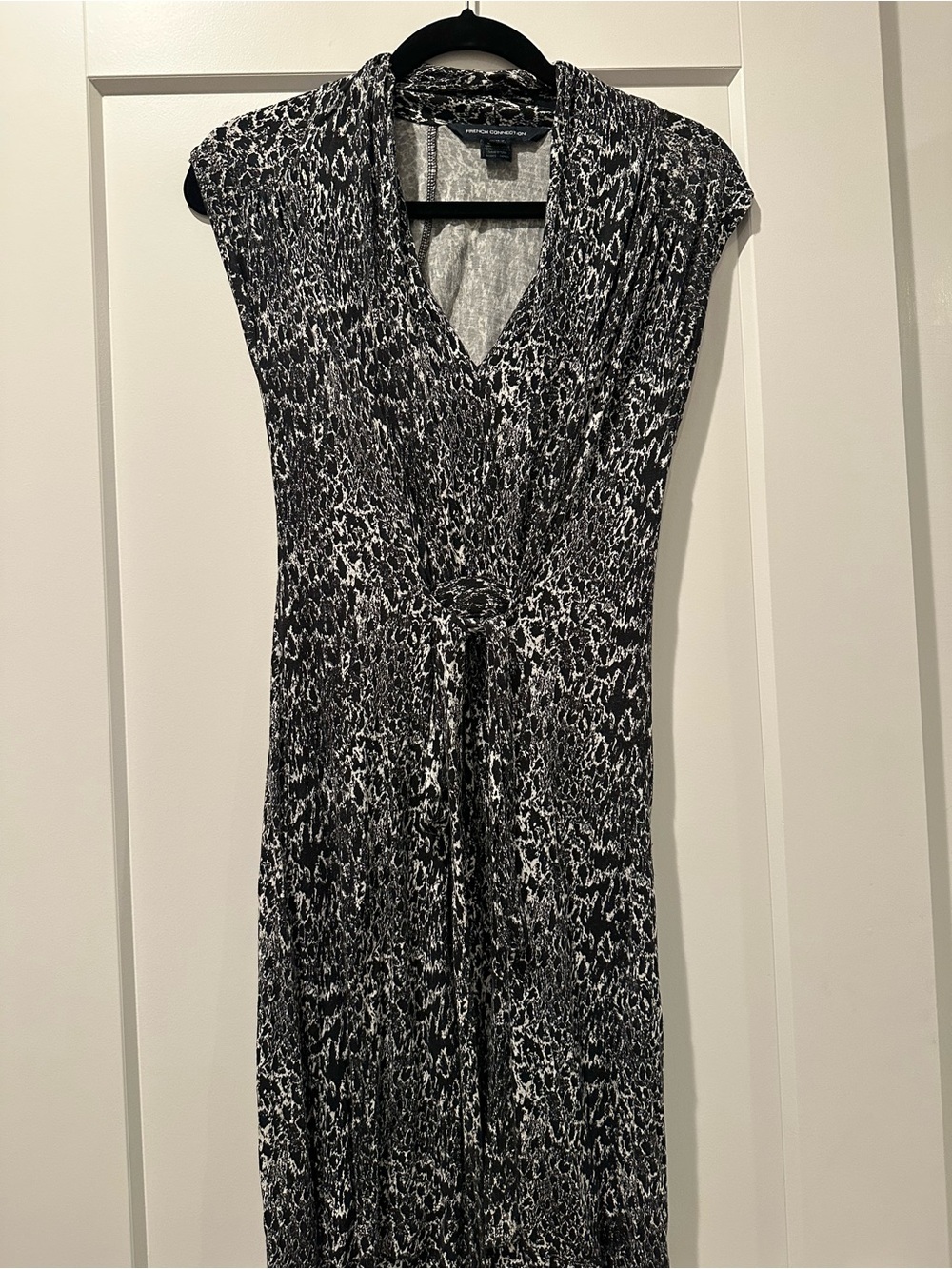 French Connection Black White Abstract Print Midi Dress V Neck Ruched Tied Waist